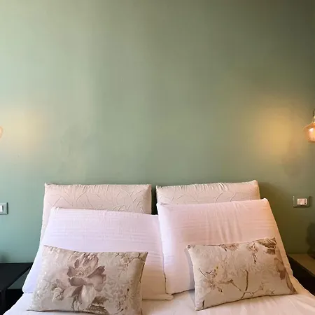 아파트 Monica House