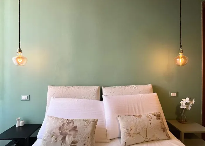 아파트 Monica House